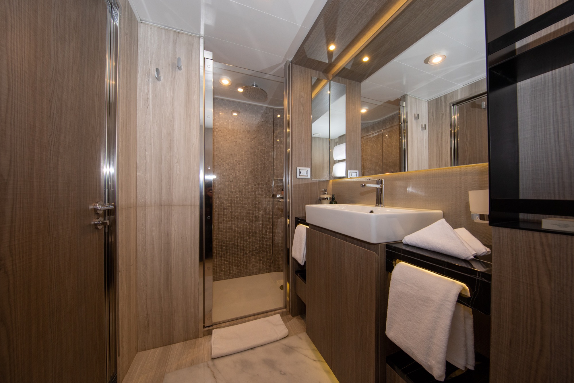 Quark Expeditions World Explorer Infinity Suite 2.jpg